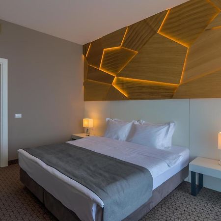 Nyota Hotel & Conference Center مامايا المظهر الخارجي الصورة